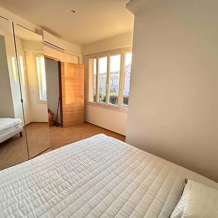 Апартаменты Amoremio - 4 Pers Neuf- Hyper Centre - Terrasse